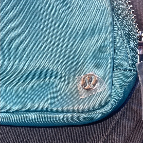 Lululemon Athletica Hunter Green Mini Belt Bag. - Picture 3 of 5